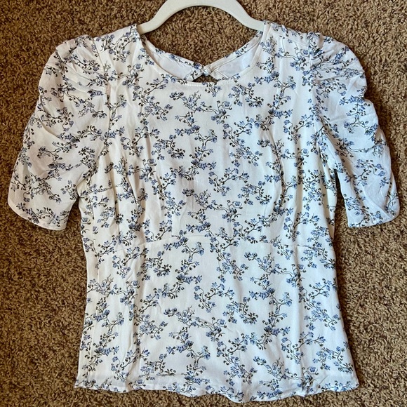 NWOT Puff-Sleeve Printed Tee - Picture 6 of 8